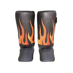 Espinillera de boxeo con logotipo personalizado, diseño transpirable ajustable de cuero PU, alta calidad, precio bajo, fabricado en Pakistán - Product Image 2