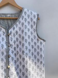 Chaleco Reversible de Algodón con Estampado de Bloques, Chaleco sin Mangas para Mujer, Chaleco Hecho a Mano, Abrigo Unisex, Chaqueta para Mujer, Regalo para Ella - Product Image 2