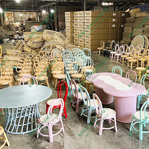 Juego de mesa y sillas de ratán acogedor y colorido a precio competitivo para espacios imaginativos de pequeños exploradores - Product Image 1