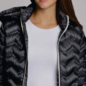 Manteau bouffant à capuche léger et résistant à l'eau Essentials pour femme (disponible en taille plus) - Product Image 6