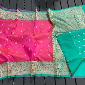 Saris de seda brocada pura hechos a medida ideales para reventa por diseñadores de ropa y tienda de moda Dark Blue Saree - Product Image 2