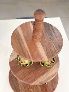 Support à gâteau à deux étages en bois massif fait à la main de qualité supérieure Utilisation polyvalente pour les gâteaux, les cupcakes et les pâtisseries - Product Image 4