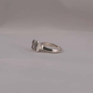 5.50Ct Vert Radiant Cut Lab Grown Diamond Accent Ring Lunette Réglage 14KT Solide Or Blanc Précieuse Bague De Fiançailles En Diamant - Product Image 2