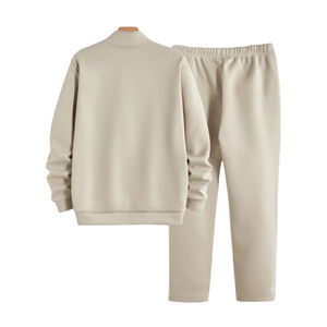 Sudadera con capucha de manga larga para hombre con capucha diseñada para un uso diario cómodo y relajado. - Product Image 2