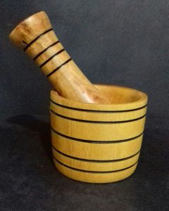 Mortero de madera ecológico con artesanía hecha a mano, perfecto para cocinar con molienda natural y una vida sostenible - Product Image 2