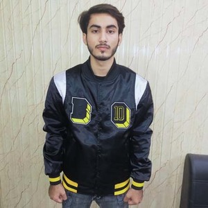 แจ็กเก็ตผ้าซาตินโพลีเอสเตอร์สำหรับผู้ชายไซส์ใหญ่พิเศษงานปักลายเบสบอลสำหรับมหาวิทยาลัยออกแบบได้ตามต้องการฤดูร้อน - Product Image 4