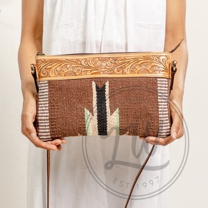 LW Leather bag Hot Selling Tooled Fur Leather Clutch Purse Wallets Attractive Leather <b>Wristlet</b> Clutch Women Designed Purse - Product Image 2