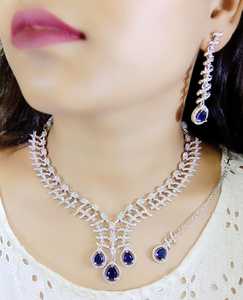 Ensemble de collier anti-ternissement pour femmes indiennes avec boucle d'oreille assortie et bijoux Maang Tika AD pour cadeau de fiançailles de fête de mariage - Product Image 5