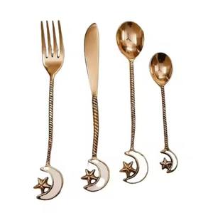 ชุดเครื่องใช้บนโต๊ะอาหารโลหะทองเหลืองวินเทจสไตล์โบราณช้อนสแตนเลสส้อมมีดสำหรับใช้ในบ้านห้องครัวและงานเลี้ยง - Product Image 1