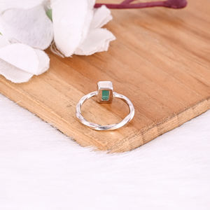 แหวนเงินแท้ 925 ชุบเงิน ดีไซน์ยอดนิยม รูปทรงสี่เหลี่ยมผืนผ้า ประดับพลอยออนิกซ์สีเขียว งานแฮนด์เมด แหวนดีไซเนอร์ แหวนซ้อน - Product Image 3