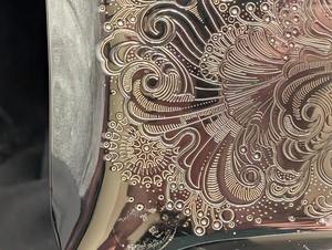 Plateau de service rectangulaire artisanal en argent fini avec motif gravé détaillé, idéal pour les repas et les cadeaux - Product Image 4