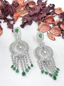 Pendientes glamorosos de tono plateado de la mejor calidad con piedras AD Busque accesorios de moda para fiestas con para mujeres y niñas - Product Image 3