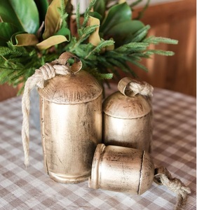 Cloches de vache en fer de qualité supérieure avec son cliquetis à l'ancienne idéal pour le suivi du bétail des portes de grange ou la décoration intérieure - Product Image 1