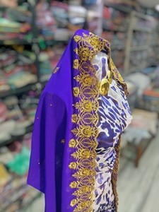 ผ้าคลุมไหล่สีขาวและสีม่วงแบบเป็นมิตรต่อสิ่งแวดล้อม รุ่น Slub Fransawi Dirac |   เสื้อผ้าหรูหราสำหรับงานแต่งงานและงานเลี้ยงสำหรับเด็กผู้หญิง - Product Image 2