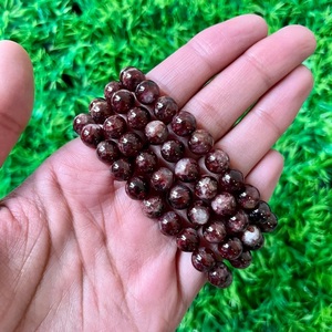 สร้อยข้อมือสแตนเลสสตีลทำด้วยมือปรับได้สำหรับผู้หญิงสไตล์คลาสสิกลูกปัดคริสตัลโกเมนสีแดงของขวัญยืดได้ - Product Image 6