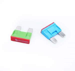 Fusible de Cuchilla Automotriz MAXI 80V con Alta Capacidad de Ruptura - Product Image 1
