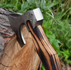 Hacha Vikinga Hecha a Mano Personalizada de Thewizcrafts, Cabeza de Acero con Alto Contenido de Carbono, Mango de Madera de Fresno, Funda de Cuero - Product Image 3