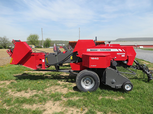 Prix réduit Massey Ferguson 1840 Petite presse à balles carrée 18 rouleaux Chambre fixe Haute productivité Moteur et moteur Garantie 2 ans - Product Image 3