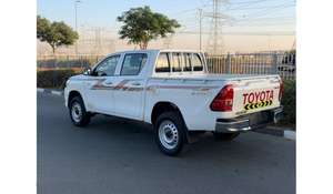 Hilux 4X4 2022 Usada, Asientos de Cuero Oscuro, Transmisión Automática, Tracción en las Cuatro Ruedas, Control de Crucero Adaptativo, 5 Plazas, Techo Panorámico, Cámara Trasera de 360° - Product Image 4