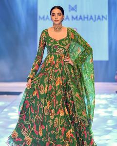 Ensemble de robe longue indienne Readymade et Dupatta, tissu en mousseline de soie à coutures complètes avec tenue de fête à impression numérique pour femmes en gros - Product Image 3