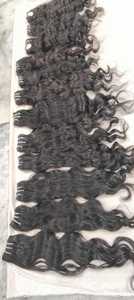 Mechones de pelo de mujer negro virgen rizado ondulado natural sin procesar máquina de vendedor barato pelos humanos de templo indio de doble trama - Product Image 2