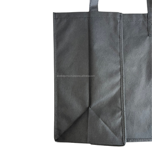 Bolso de mano no tejido de PP negro respetuoso con el medio ambiente personalizable hecho en Vietnam impreso con Logotipo de Uso de regalo de tienda para ir de compras - Product Image 2