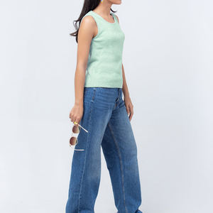 Camiseta sin mangas de algodón para mujer, nueva, talla grande, elegante, transpirable, sin mangas, de color liso, para la temporada de verano. - Product Image 5