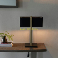 Lampe de table décorative en aluminium avec base en forme de cheval, abat-jour en tissu blanc, design animal de luxe, décoration de Pâques pour la maison, faite à la main, personnalisée