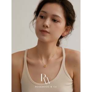 Collana con Ciondolo a Forma di Anello in Oro, Accessorio di Gioielleria alla Moda - Product Image 4