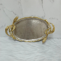 Plateau de service ovale en métal de luxe avec poignées en feuille d'or finition argentée plateau décoratif pour la décoration intérieure cadeau de table à manger