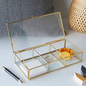 Caja de Joyería de Metal Ecológica con Diseño de Vidrio Hexagonal con Borde Dorado Rosa para Guardar Aretes y Recuerdos - Product Image 3