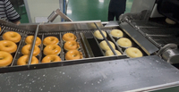 Yufeng haute qualité commerciale beignet friteuse levure beignet faisant ensemble automatique à vendre via des machines alimentaires professionnelles