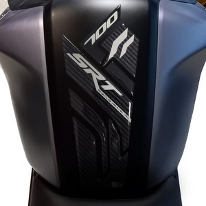 Adesivi 3D Impermeabili per Serbatoio Moto QJ Motor SRT 700, Protezione e Decorazione Compatibili - Product Image 1