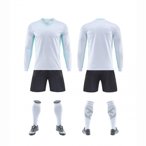 Camiseta de fútbol, pantalones cortos, sublimación personalizada, secado rápido, transpirable, poliéster, uniforme de fútbol, conjunto de fútbol transpirable - Product Image 5