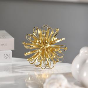 Décoration intérieure moderne Accent tendance Or Petite sculpture Ornement en métal Prix de gros Matériau aluminium - Product Image 1