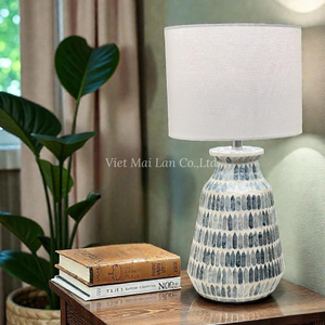 Lámpara de Mesa Hecha a Mano con Madreperla, Elegante Iluminación Decorativa con Incrustaciones de Concha - Product Image 2