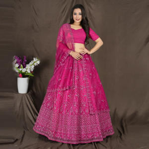 Lehenga Choli de Red Brillante con Adornos Brillantes en Toda la Prenda, Conjunto de Alta Costura Moderno para Fiestas y Bodas - Product Image 2