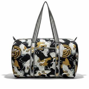 Sac de voyage pliable moderne en coton biologique léger et anti-poussière, conçu pour les voyageurs à la recherche d'un espace confortable et facile à utiliser au quotidien - Product Image 3