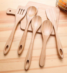 Cuchara de Madera Ecológica de Diseño Moderno con Mango Largo y Tamaño Indio Personalizado para Mezclar en la Cocina, Agitar, Fiestas, Artesanía Saniya - Product Image 1