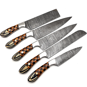 Ensemble de couteaux de chef en acier damas fait à la main personnalisé de haute qualité vente entière rouleau de cuir en bois de Pakka couteau artisanal exclusif - Product Image 1