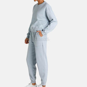 Trajes Deportivos para Mujer de Primera Calidad, Ajustados, Hechos de Algodón y Poliéster - Product Image 2