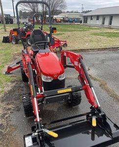 Massey Ferguson GC1723EB Mini tracteur compact avec chargeur frontal et chargeur arrière 25HP hydrostatique 4WD pour l'agriculture - Product Image 3