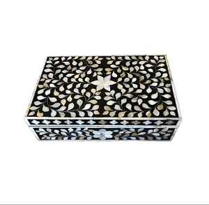 Boîte de rangement décorative artisanale en bois de luxe moderne de qualité supérieure, incrustée de nacre, avec motif floral gravé, forme personnalisable - Product Image 5