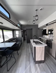 El mejor!! Autocaravana Usada por 3 Meses, Modelo 2023 2024 2025, Forest River Fifth Wheel Wildcat 34CRIB, Remolque de Viaje RV - Product Image 2