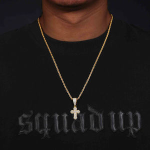 Pendentif Religieux Croix Unisexe en Argent Sterling 925 avec Diamant Cultivé en Laboratoire Design Gravé Unique Fine Jewelry - Product Image 2