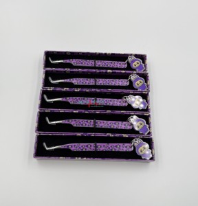 Pinzas para pestañas con diseño personalizado, finas, con volumen de 90 grados, recubiertas de papel de acero inoxidable con atractivos abalorios y punta de fibra - Product Image 3