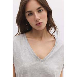 Camiseta de Cuello Redondo con Tela Brillante - Product Image 4