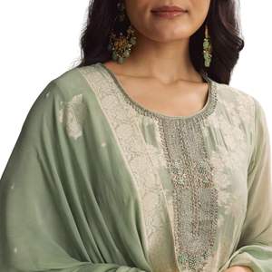 Costume Bandhani Palazo en soie orange clair avec broderie Vente en gros Vêtements ethniques pour femmes Usine de vêtements OEM Fournisseur en vrac Mode - Product Image 3