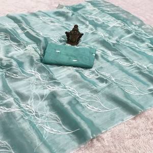 Sari de Diseño VASTRA COTTAGE, Tela Suave de Verano con Bordado Intenso y Blusa a Juego - Product Image 6