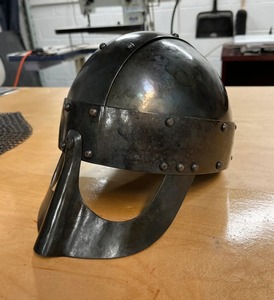 Casco de acero vikingo hecho a mano personalizado con casco griego portátil de cuero, cuchillos de disfraz, regalo para tu amigo - Product Image 4